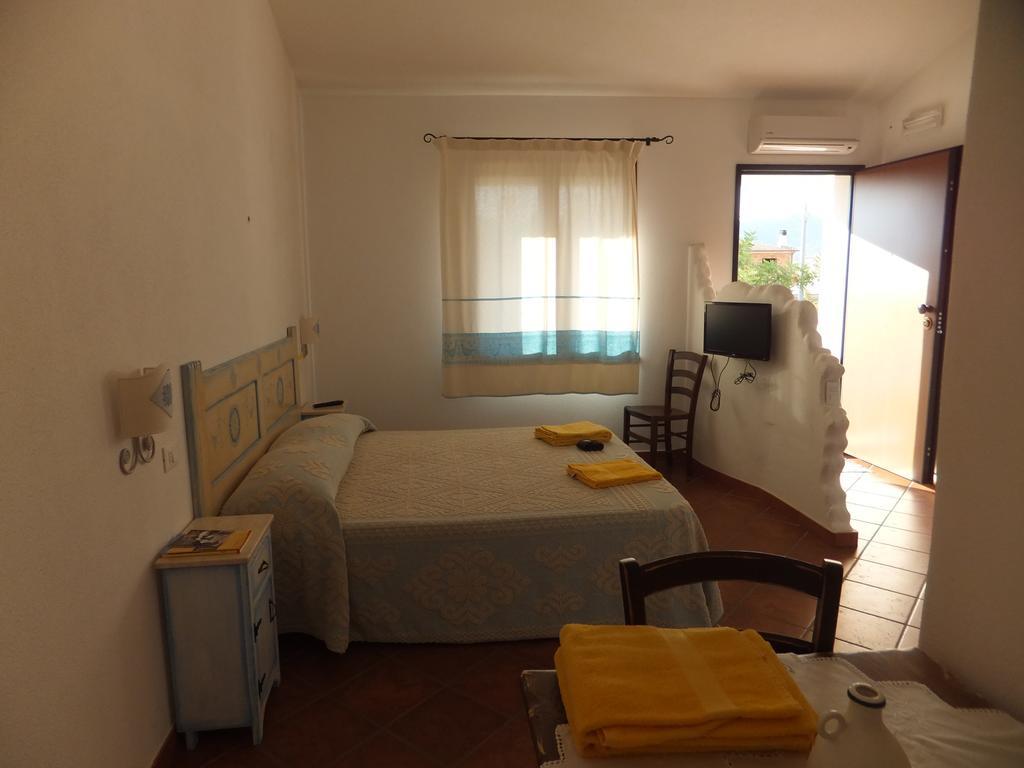 Grazia Deledda Bed & Breakfast กัลเตลลิ ภายนอก รูปภาพ